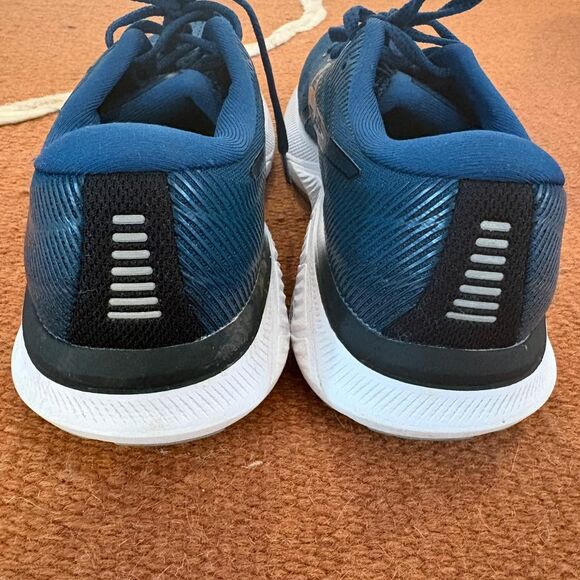 Athletic_Shoes